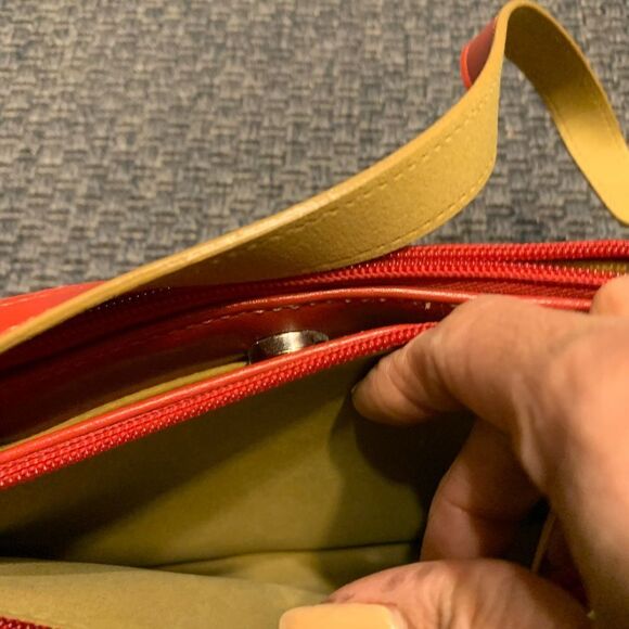 Vintage Mondani Vegan leather Shoulder Bag - Picture 10 of 16